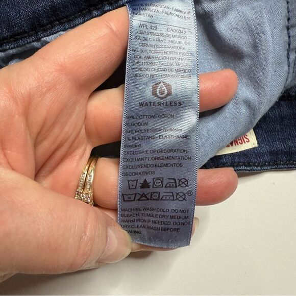 Signature Levi Strauss Mid Rise Shorts Cuffed Super Stretch Blue Sz 12 NWT - Picture 8 of 10